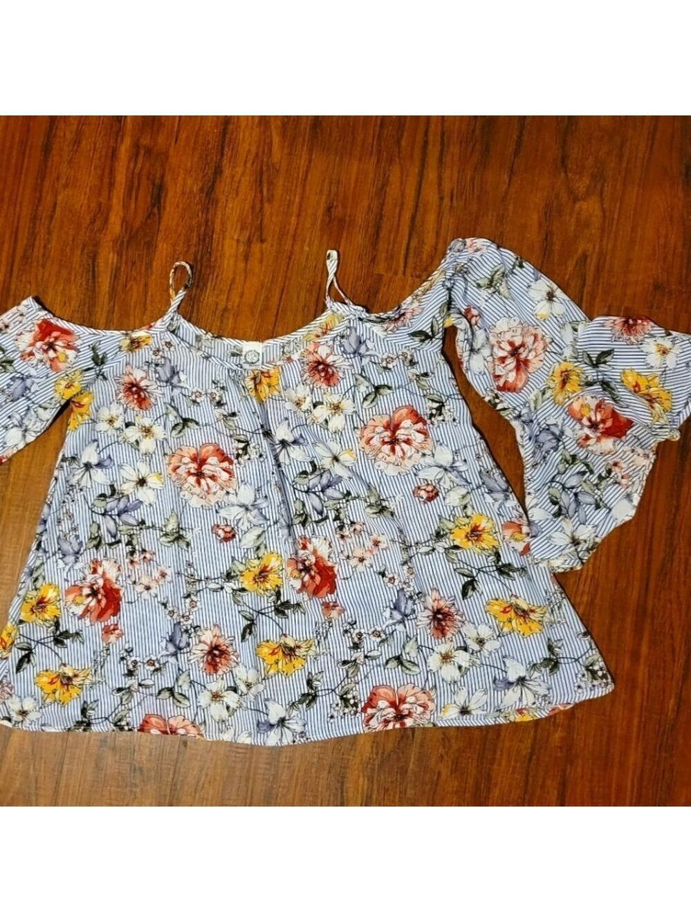 Cold Shoulder Blouse Sun & Moon Graphic Small